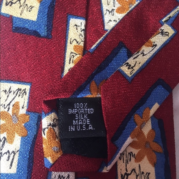 Vintage Guess Red Satin Neck Tie 100% Silk Flower‎ - Picture 4 of 5